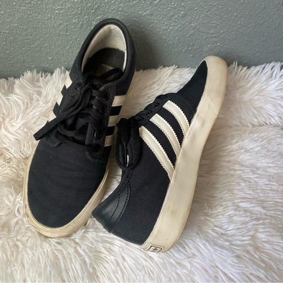 Adidas Low Top Shoes - Picture 1 of 8
